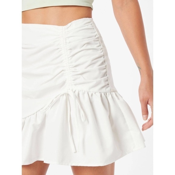 Missguided White Poplin Side Ruched Mini Skirt Flounce Ruffle Hem Size 14 XL - Picture 9 of 10